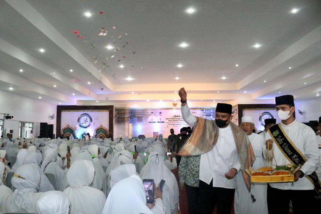 Walikota Medan Bobby Nasution Tepung Tawari 1.077 Calhaj Medan,  Jaga Kesehatan Menjadi Haji Mabrur