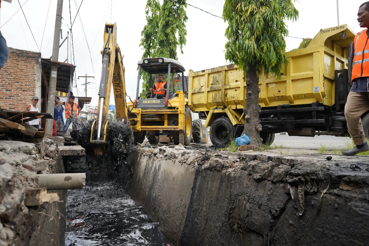 Normalisasi Drainase di Depan Tol Bandar Selamat Dilakukan, Ini Kata Kadis PU Medan