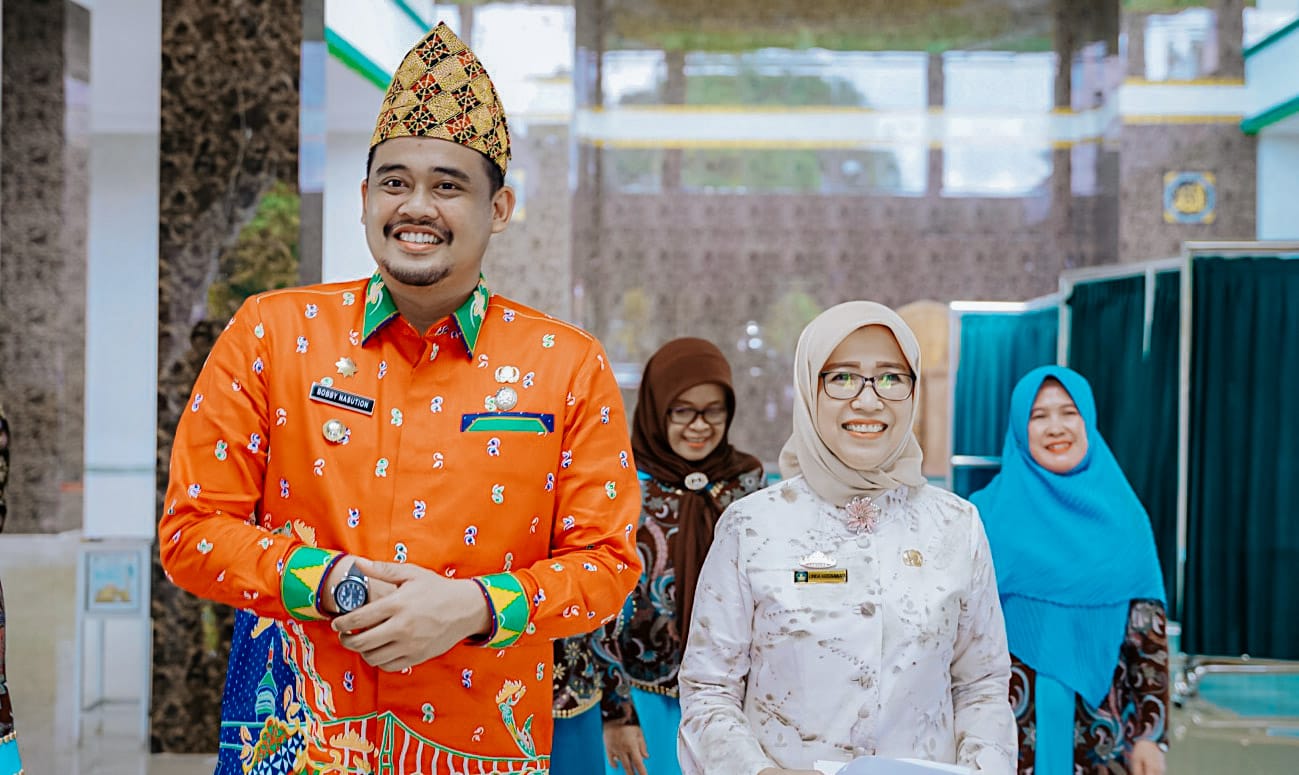 Terharu Lihat Kondisi  SMA-nya Dulu, Bobby Nasution Akan Bantu  Pembangunan Masjid & Gapura SMAN 9 Bandar Lampung