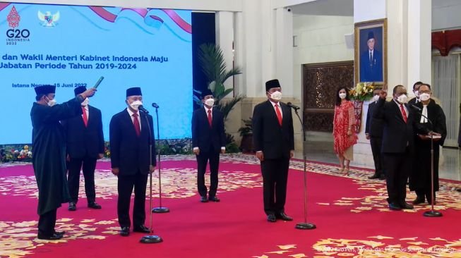 Presiden Jokowi Lantik 2 Menteri dan 3 Wakil Menteri, Ini Daftarnya