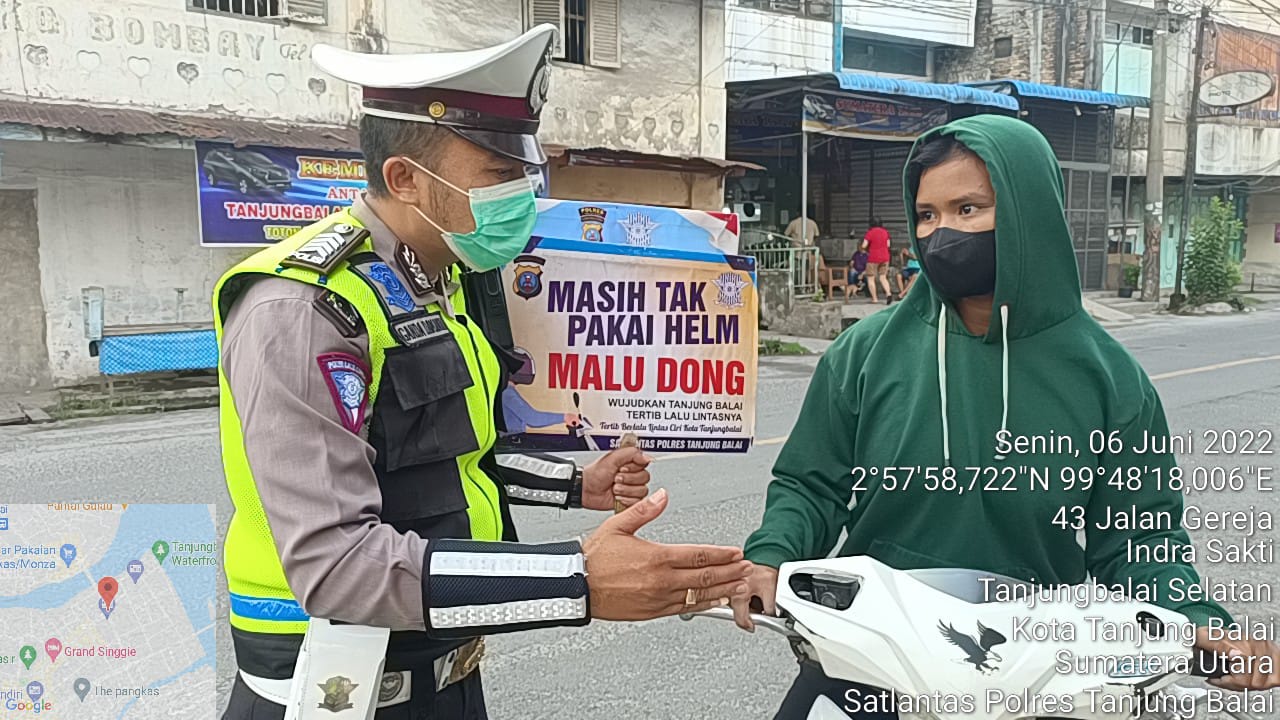 Mau Aman Berkendera, Satlantas Polres Tanjungbalai Himbauan Pengendara Roda 2 Gunakan Helm SNI