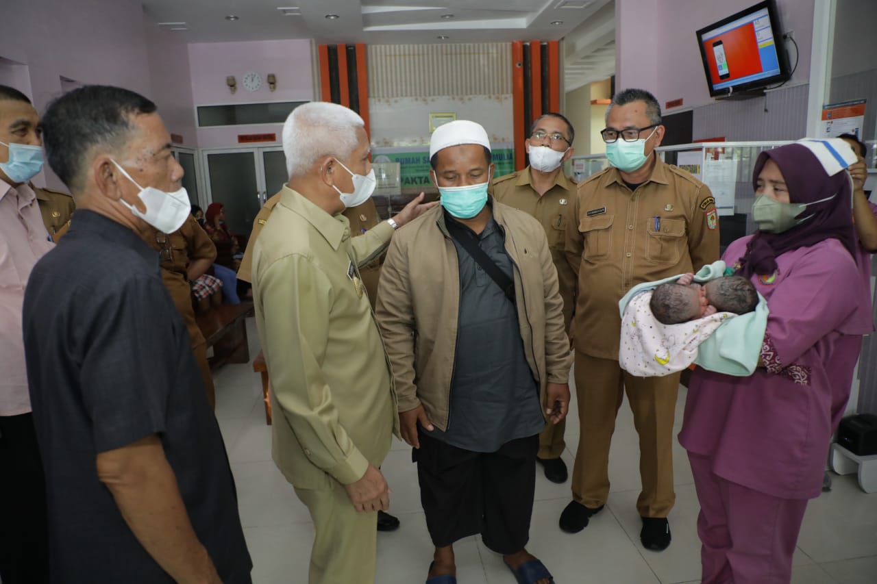 Bayi Kembar Siam di RS Bunda Mulia, Dapat Sentuhan dari Bupati Surya