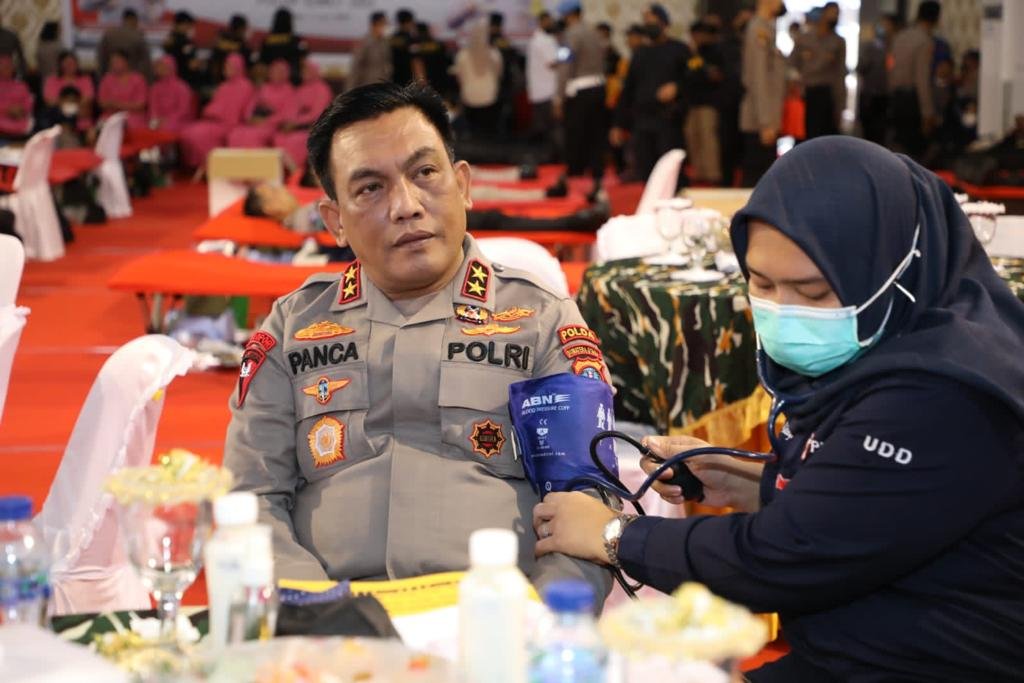 Menjelang HUT Bhayangkara ke-76, Kapolda Sumut Donor Darah di RS Bhayangkara Medan