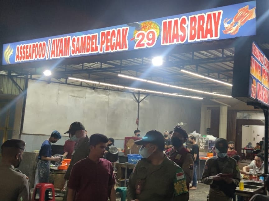 Tim Gabungan Polrestabes Medan Patroli Prokes ke Lokasi Kuliner Jalan Gatot Subroto Medan