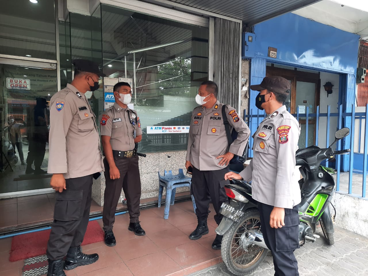 Sat Binmas Polrestabes Medan Ingatkan Sekuriti Bank Jaga Prokes