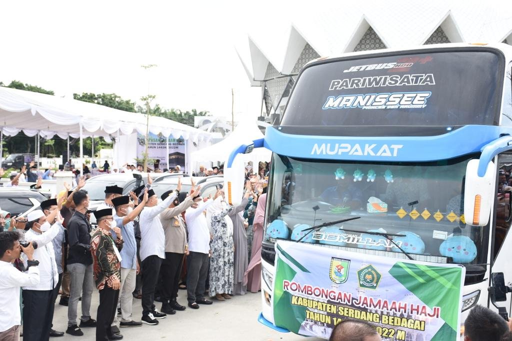 Lepas Calon Jamaah Haji, Bupati Sergai : Semoga Pergi dan Kembali Dalam Keadaan Selamat serta Sehat