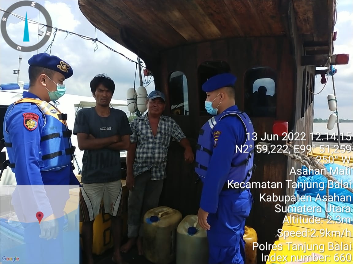 Kapal Tanpa Nama yang Memasuki Perairan Tanjungbalai di Periksa Personil Satpolair Polres Tanjung Balai