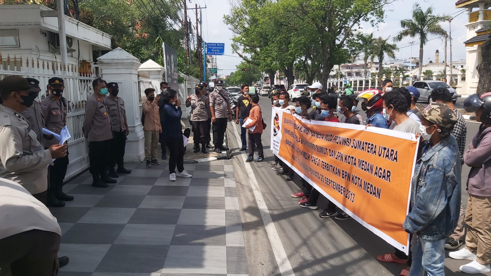 Massa DPD KIM Sumut Gruduk Kantor BPN Sumut dan Medan, Minta SHM No 557/Sei Rengas Atas Nama T Nancy Saragih Dibatalkan