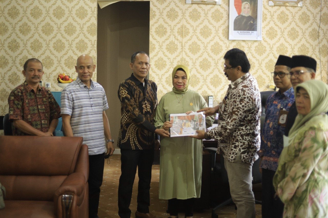 KPU Kota Solok serahkan Draft Anggaran Proses Pemilu 2024 ke DPRD Kota Solok