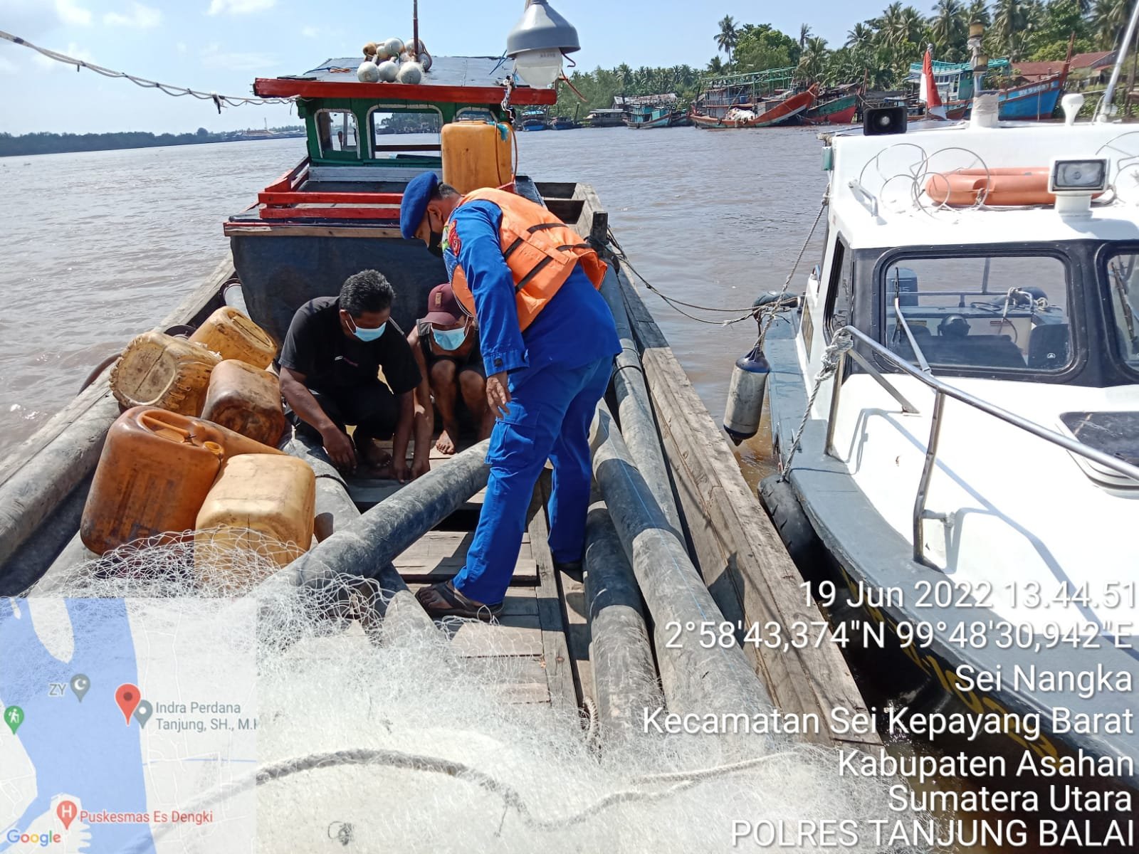 Meminimalisir Peredaran Narkoba dari Perairan, Team Patroli Satpolair Polres Tanjungbalai Periksa Kapal yang Mencurigakan