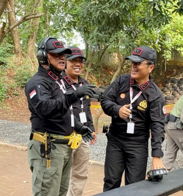 Lomba Menembak Kapolri Cup Pati Polri-TNI dan Media 2022, Kapolda Jatim Raih Juara 1 Speed Shoot PCC MPX Beregu