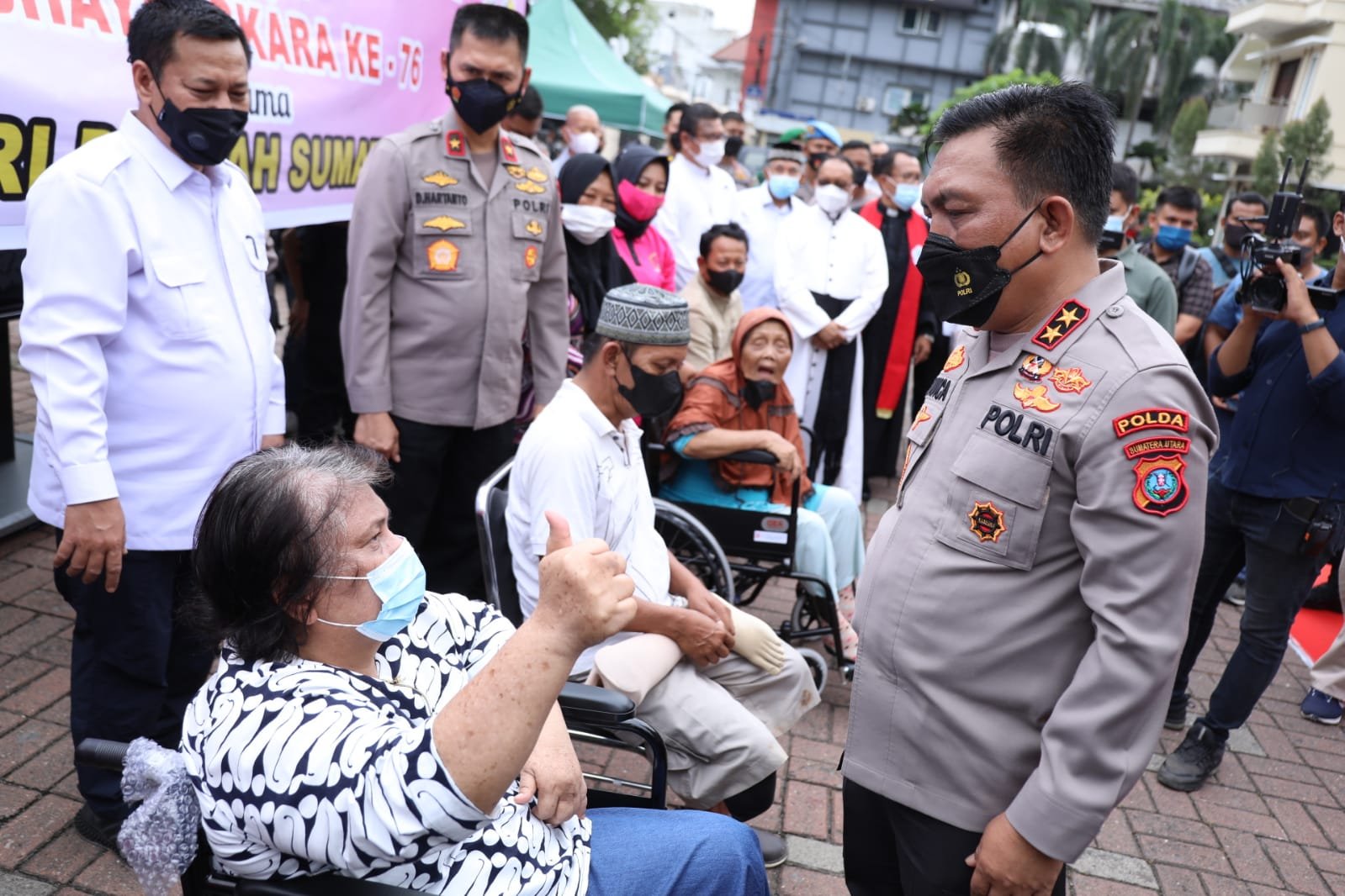 Polda Sumut Menggelar Bakti Sosial Religi di Gereja Katedral Katolik di Jln Pemuda  Medan