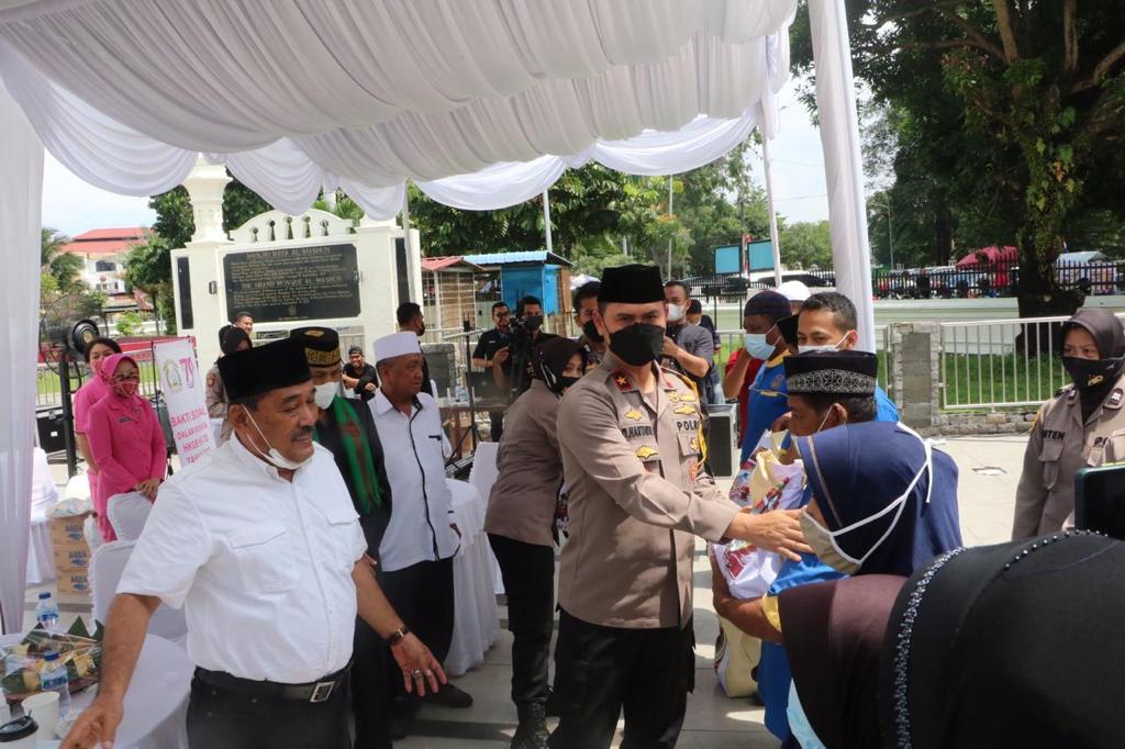 Jelang HUT Bhayangkara ke-76 Polda Sumut Gelar Baksos Religi di Mesjid Raya Al-Mashun Medan
