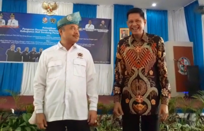 Woww, Farianda Diberi Mahkota Kehormatan Dari Sultan Serdang