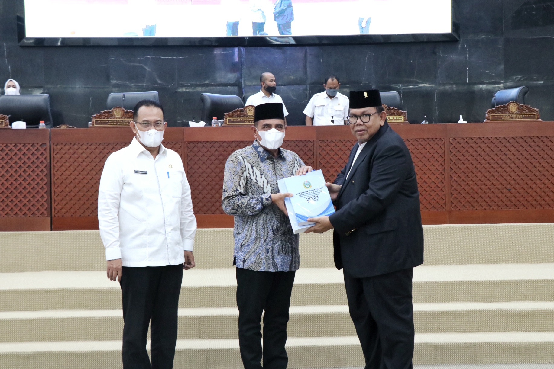 Terima Rekomendasi DPRD Tentang LKPJ Akhir Tahun Anggaran 2021,  Edy Rahmayadi : Saya akan Tindak Lanjuti