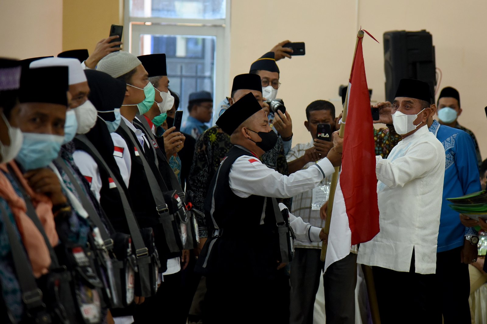 Lepas Keberangkatan Kloter I Embarkasi Medan, Edy Rahmayadi Ingatkan agar Calon Haji Fokus Ibadah