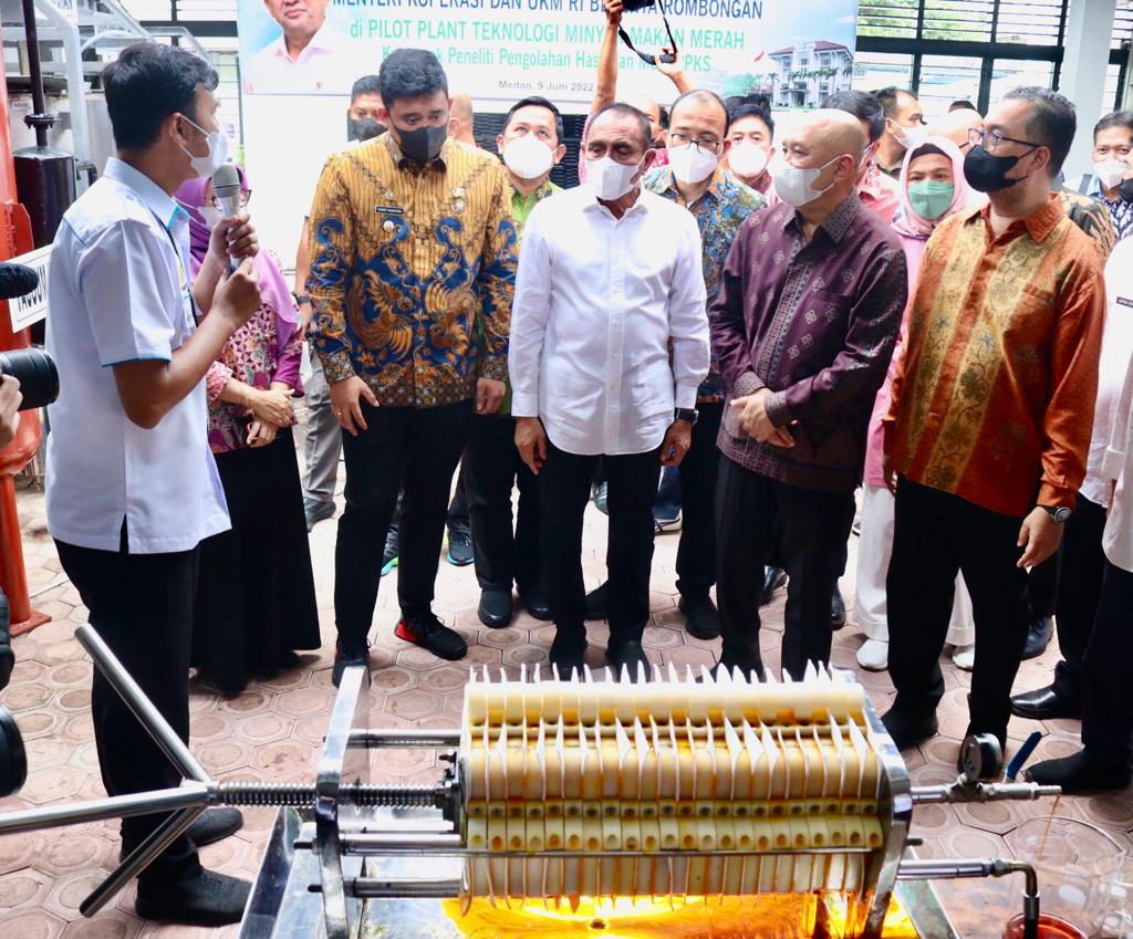 Bersama Menteri Koperasi dan UKM Tinjau Produksi Minyak Goreng Merah, Bobby Nasution Berharap dapat Bermanfaat Untuk Atasi Stunting