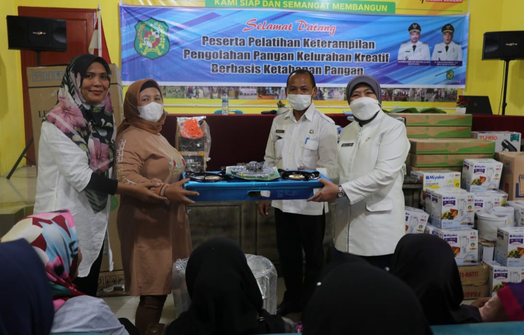 Bantu Pelaku UMKM Tingkatkan Kesejahteraan, Dinas Ketahanan Pangan Kota Medan Berikan Bantuan Sarana dan Prasarana