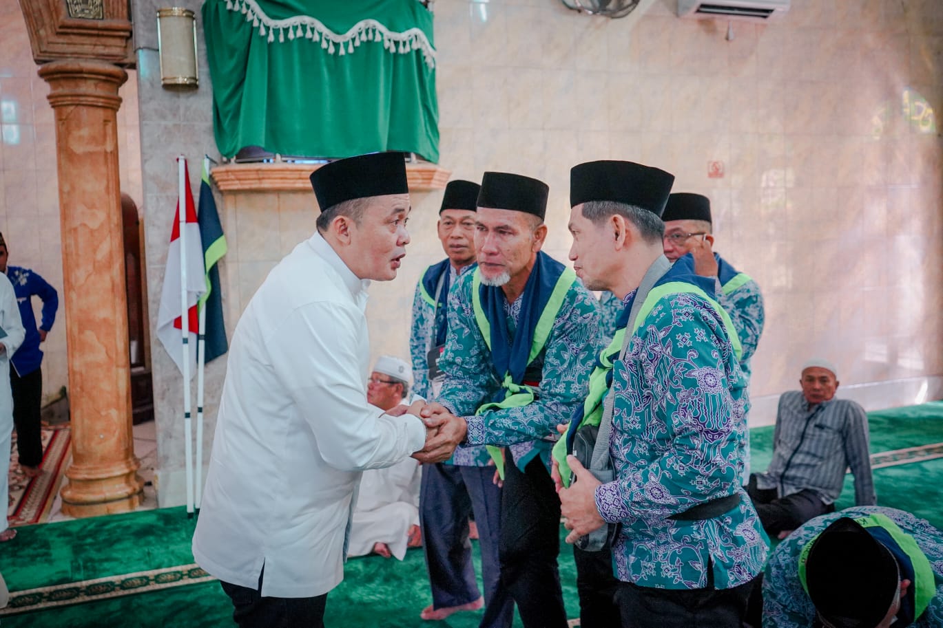 Lepas & Berangkatkan Jamaah Calhaj KBIHU Al Alawiy, Aulia Rachman : Ikhlas Laksanakan Ibadah Haji