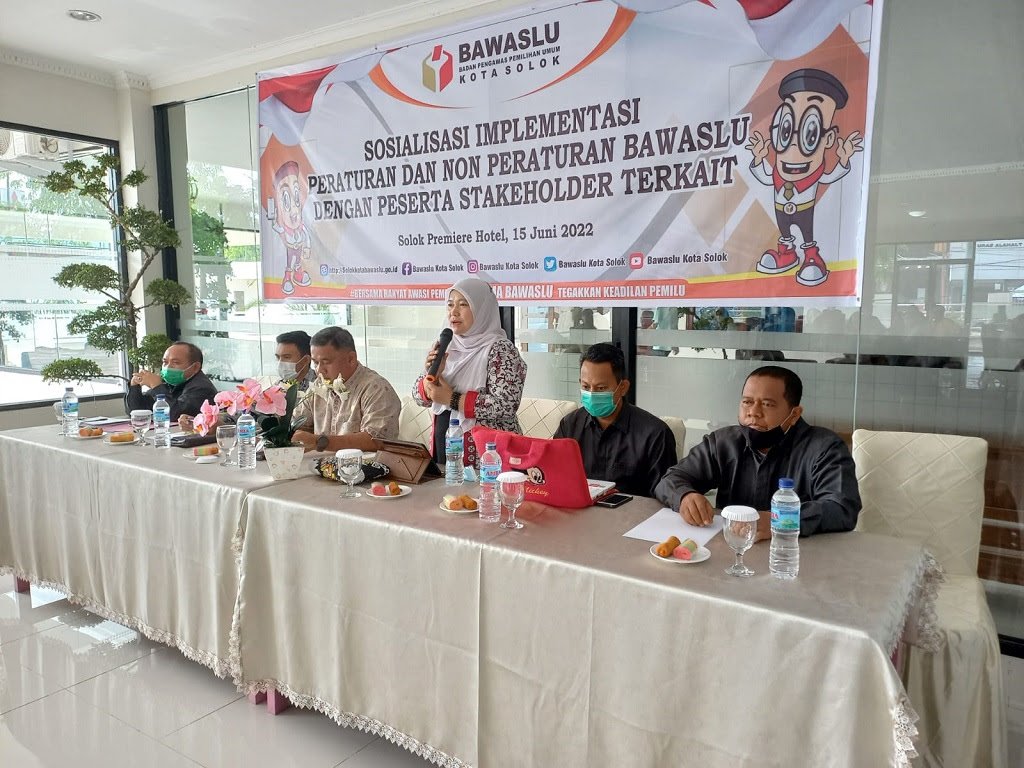 BAWASLU KOTA SOLOK SOSIALISASIKAN IMPLEMENTASI PERATURAN DAN NON PERATURAN BAWASLU