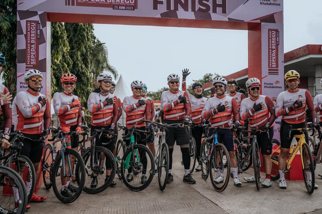 Tergabung dalam Regu Bima, Kapolda Jatim Ikuti Sepeda Beregu Presisi Khatulistiwa