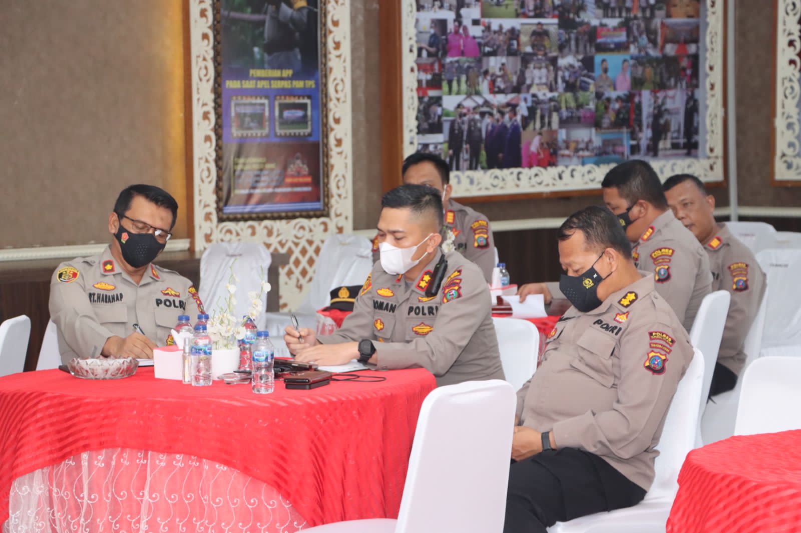 Kapolres Tapsel dan Jajaran Ikuti Zoom Meeting Persiapan dan Mitigasi PMK