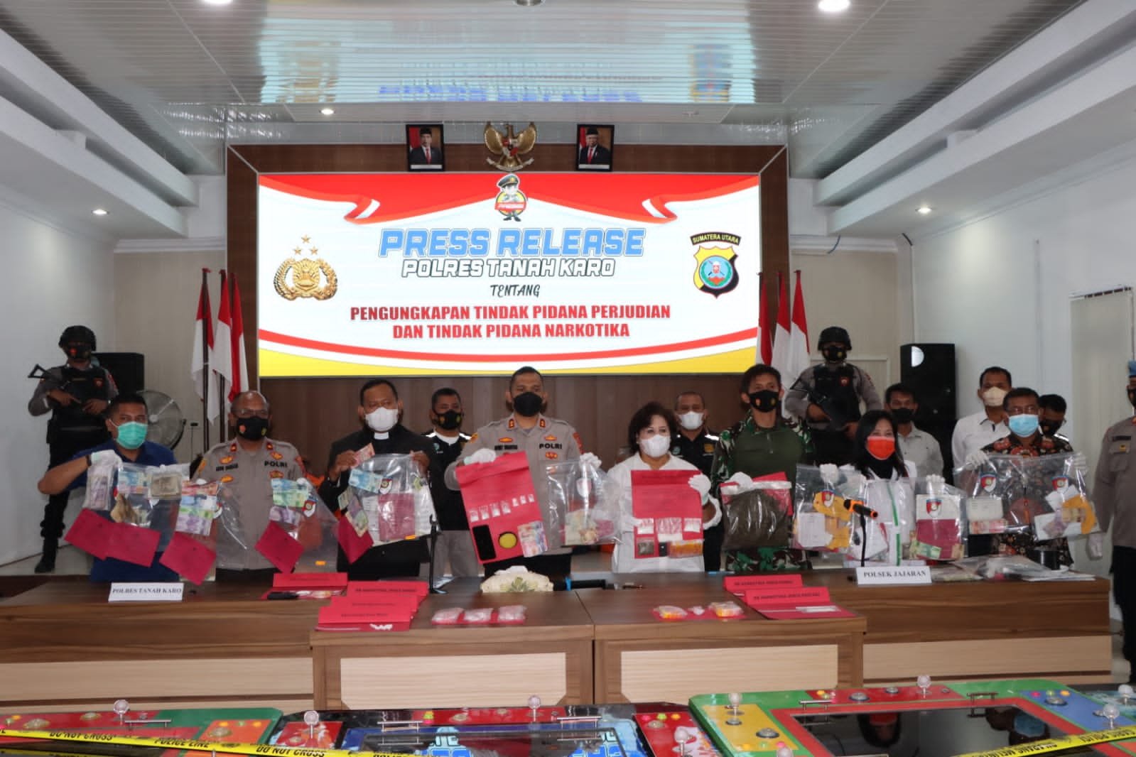 Polres Tanah Karo Bersama Forkopimda dan Tokoh Agama Karo Press Release Tindak Pidana Judi dan Narkoba