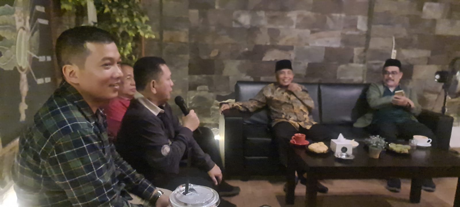 Wakil Rektor III UII Silaturrahmi dengan Alumni di Riau