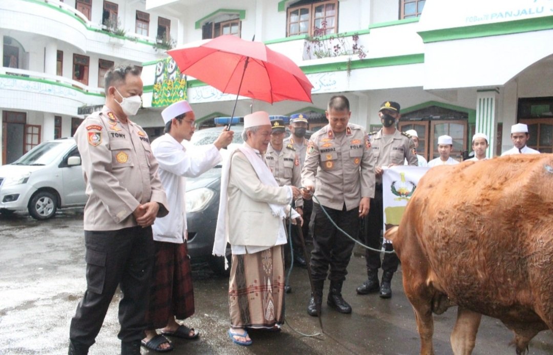 Setukpa Lemdiklat Polri Salurkan Hewan Qurban 28 Ekor Sapi dan 21 ekor Kambing , Ini Kata Brigjen Pol  Mardiaz