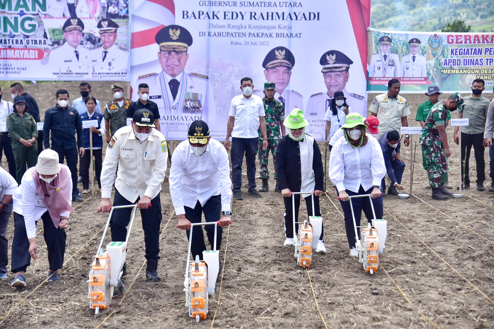 Tanam Jagung dan Serahkan Bantuan,  Edy Rahmayadi Optimis Pakpak Bharat  Bisa Jadi Produsen Jagung Utama Sumut