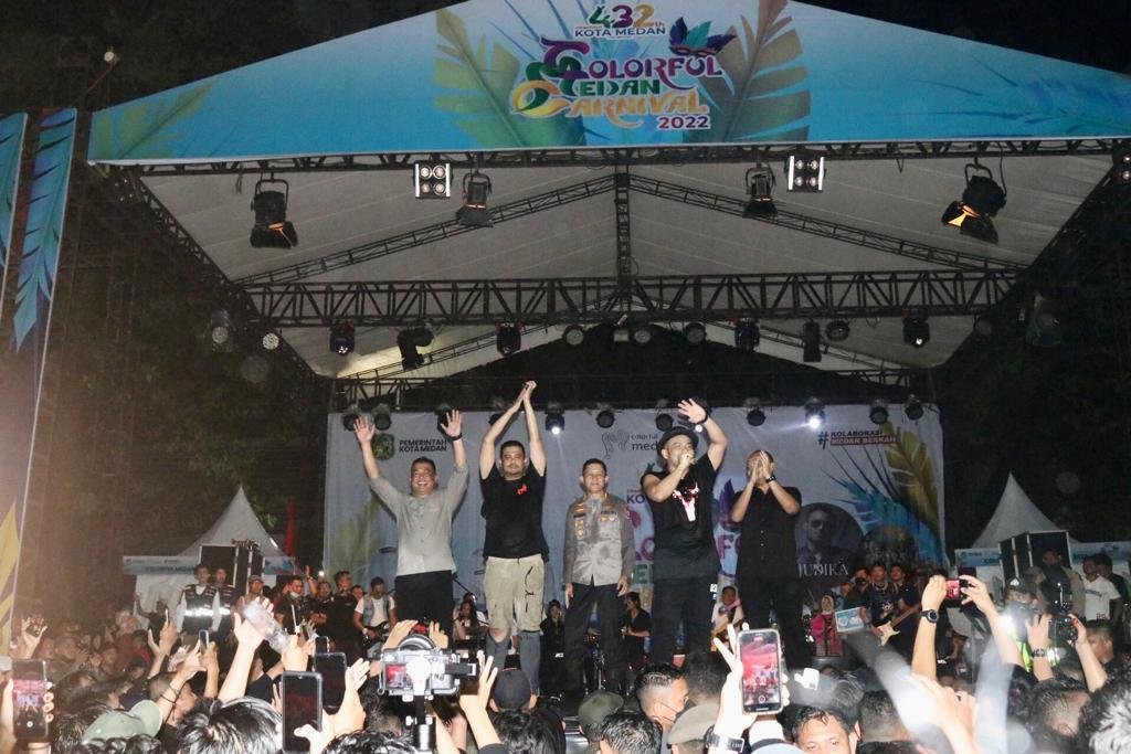 Bobby Nasution Duet dengan Judika dalam Panggung Hiburan HUT ke-432 Medan