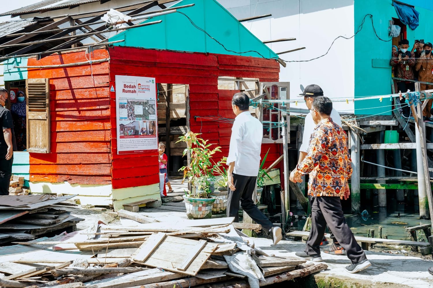 Bersama Presiden RI dan Gubsu, Wali Kota Medan Tinjau Langsung Bedah Rumah di Kampung Belawan Bahari