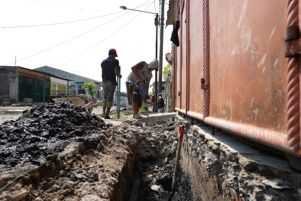 Dinas PU Segera Rampungkan Pembuatan Drainase Jalan Aman