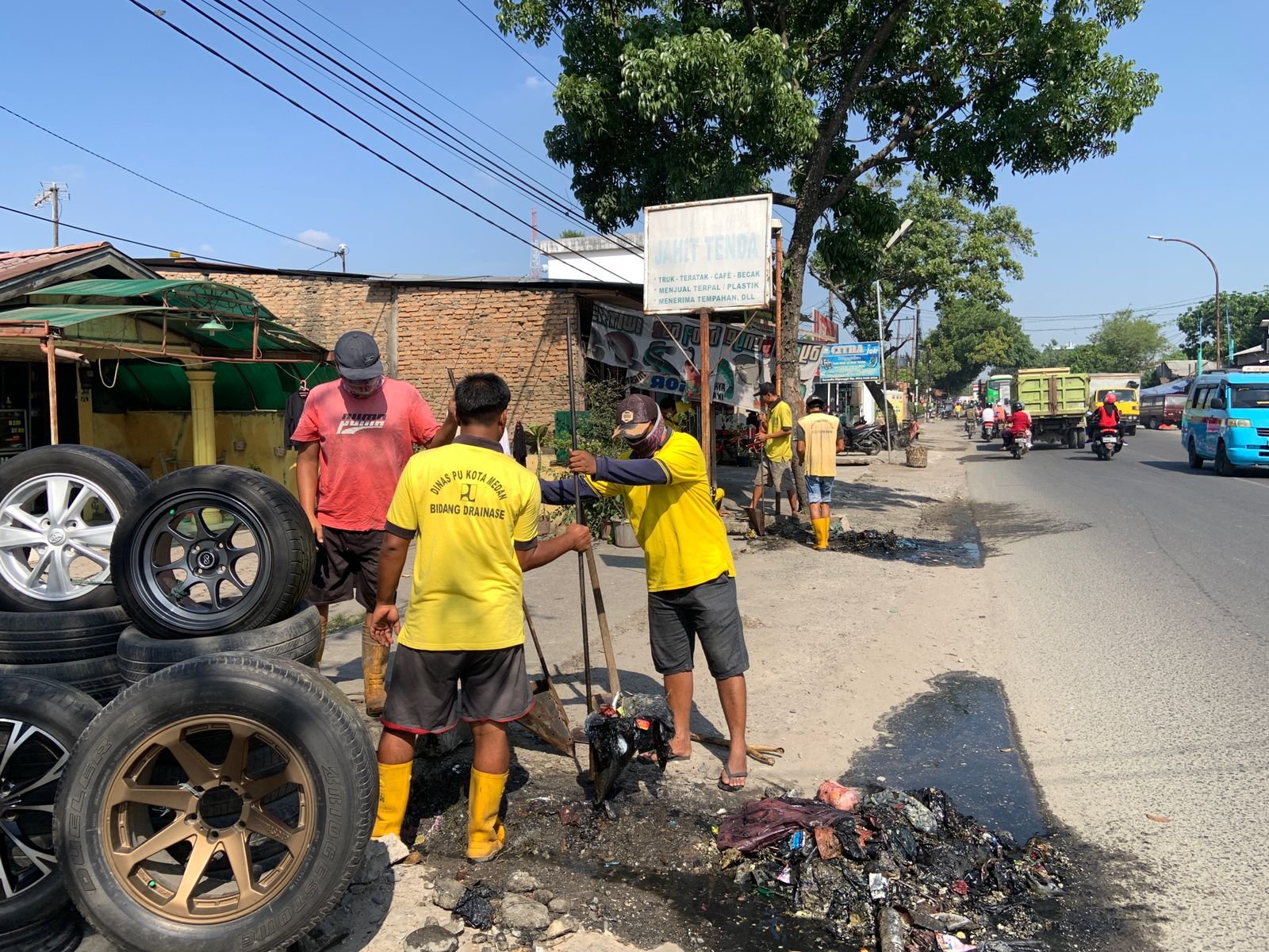 Pemko Medan Normalisasi Drainase Dijalan Letda Sujono