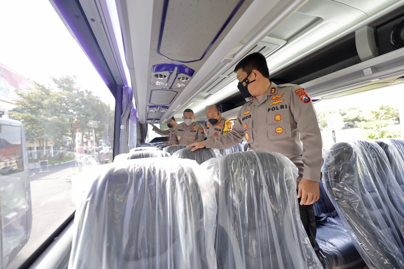 Kapolda Jatim Mengecek Langsung Tiga Bus Hibah