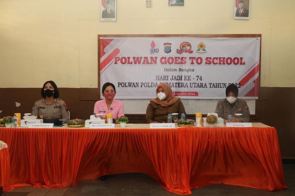 Polwan Goes to School, Polwan Polda Sumut Berikan Penyuluhan Untuk Generasi Muda