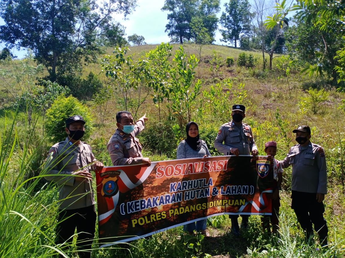Sosialisasikan Pencegahan Kebakaran Hutan : Sat Binmas Polres P.Sidempuan Langsung Temui Masyarakat 