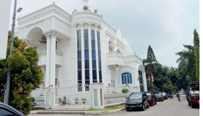 Rumah Mewah Milik Ap Boss Judi Online di Kompleks Cemara Asri Medan Digerebek Polisi