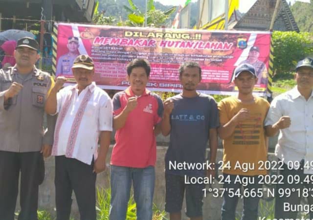 Bhabinkamtibmas Polsek Sipirok Bersama Lurah Bunga Bondar Sosialisasikan Karhutla