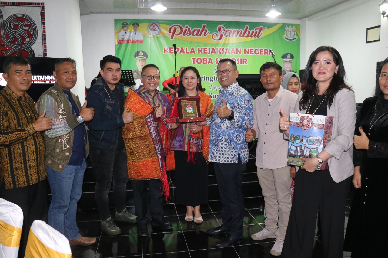 Pemkab Toba Bersama Jajarannya Gelar Acara Pisah Sambut Kajari Toba Samosir