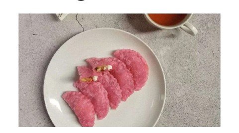 Hem, Nikmatnya Sarapan Pagi dengan Pastel Kulit Buah Naga Isi Bahan Ini