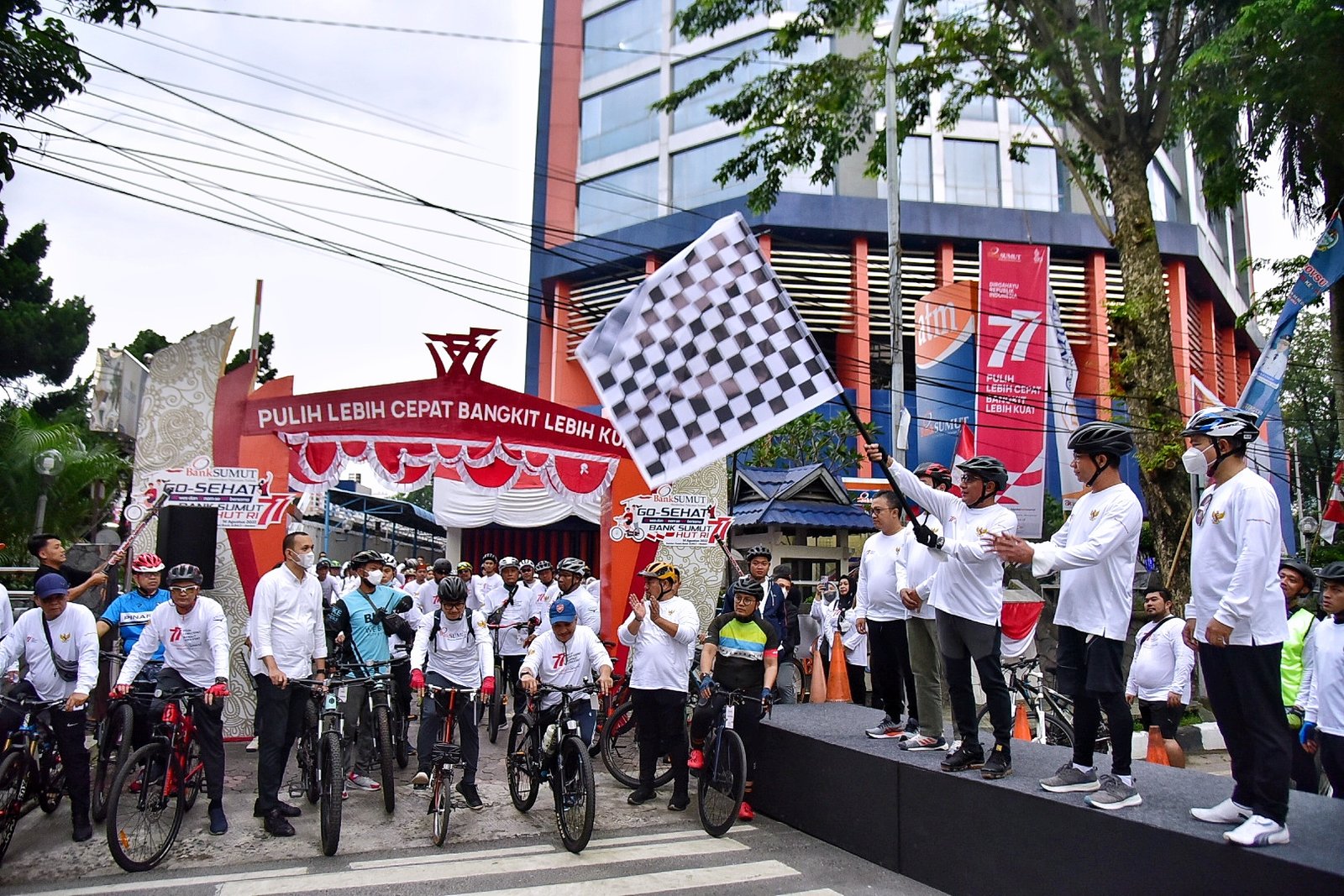 Lepas Gowes Go Sehat Bank Sumut,  Edy Rahmayadi Ingatkan Masyarakat  Tetap Menjaga Kesehatan