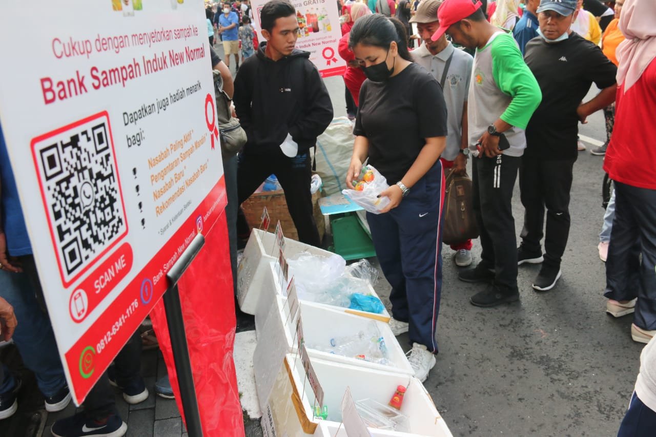 Dinas Lingkungan Hidup Kota Medan Membuka Stand Bank Sampah di ajang Car Free Day