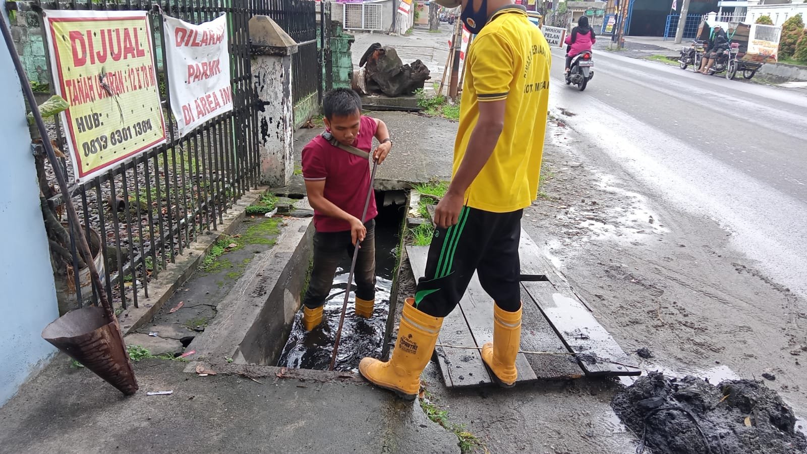 Dinas PU Lakukan Normalisasi drainase di Jalan Merak Medan Sunggal