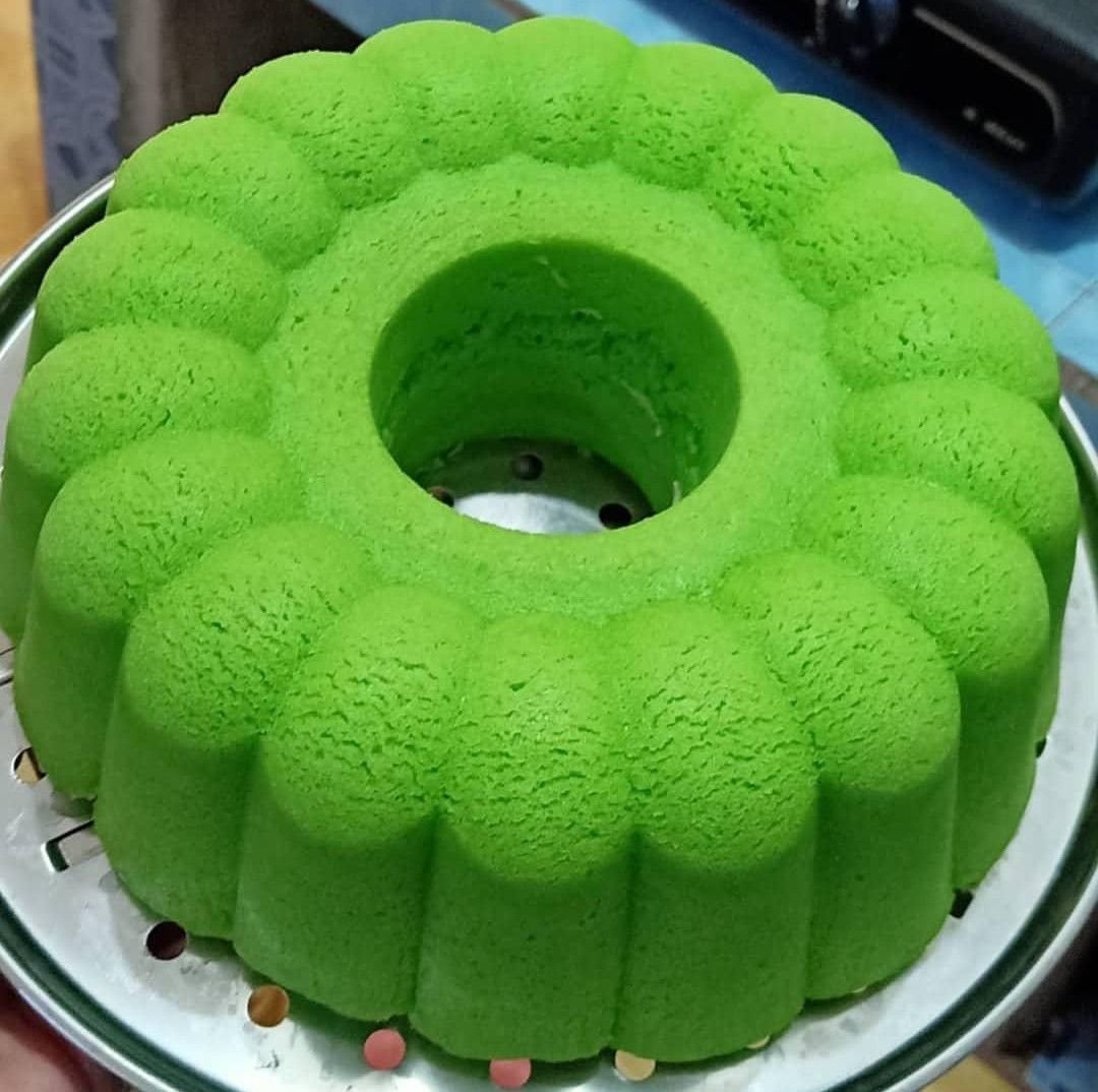 Hem, Nikmatnya Sarapan Pagi dengan Bolu Kukus Santan Lemak Manis