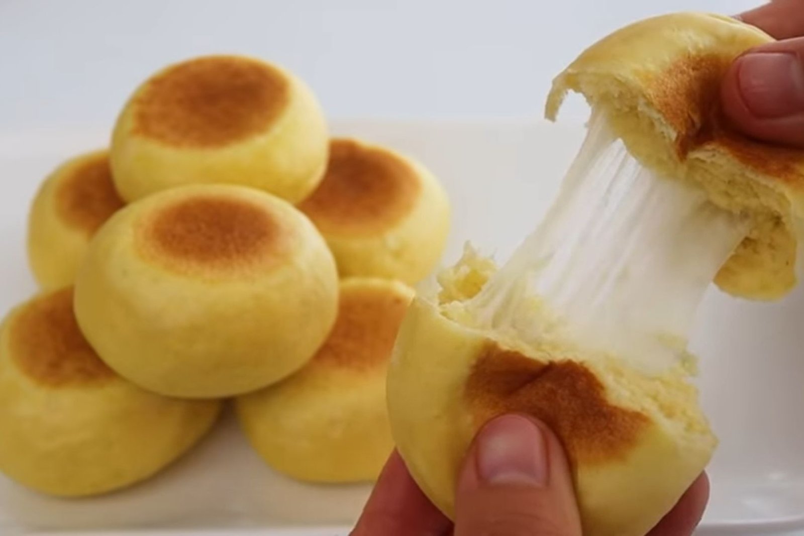 Hem, Nikmatnya Sarapan Pagi dengan Roti Isi Keju