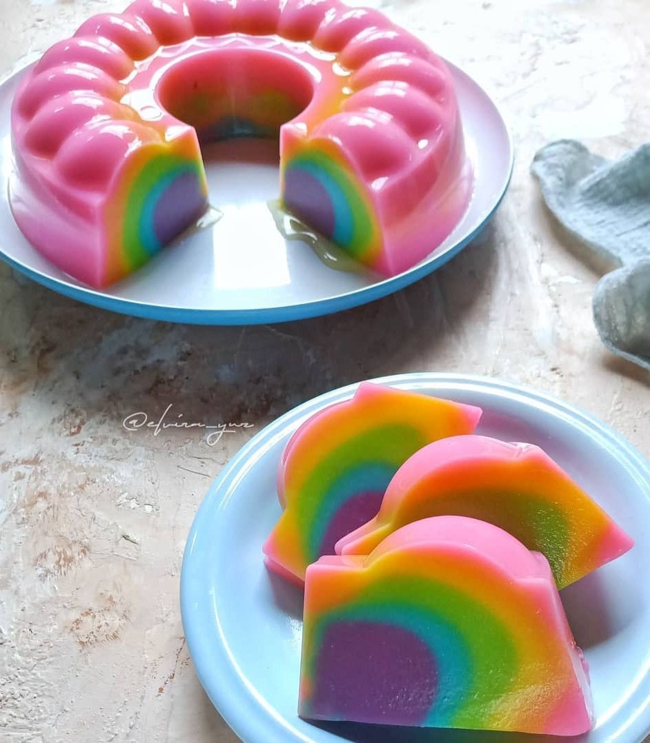 Hem, Nikmatnya Sarapan Pagi dengan Puding Pelangi