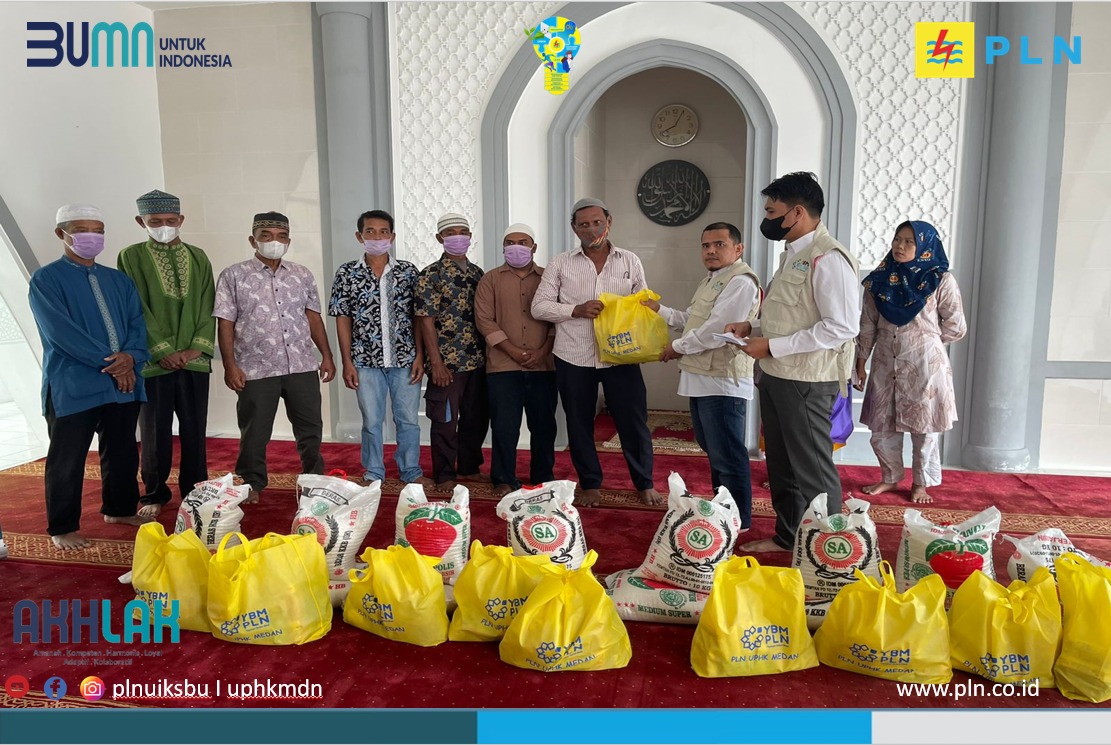 PLN UPHK Medan Bagikan Sembako Kepada 60 Dhuafa