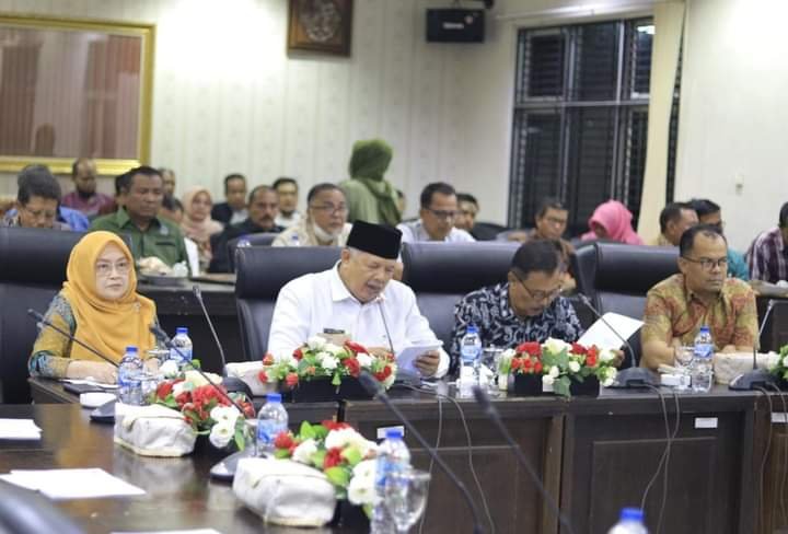 Wali Kota Solok, H. Zul Elfian Umar, SH, M.Si, Sampaikan Presentasi KUA-PPAS Perubahan APBD