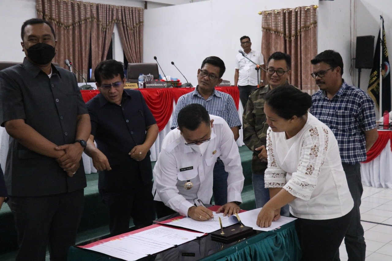 Pemkab dan DPRD Toba Tandatangani  Nota Kesepakatan Rancangan KUA, PPAS  R. APBD 2023 dan P. APBD 2022